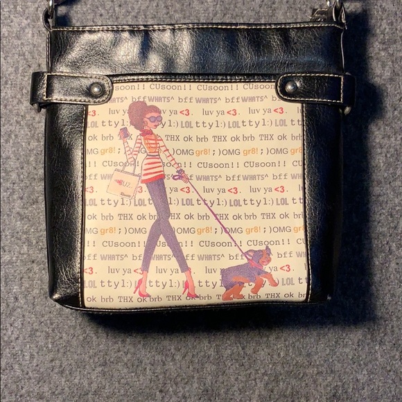 Black Purse With Adjustable Strap - Picture 2 of 3